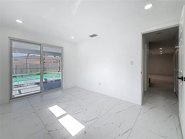 Building Photo - 1900 Sandpiper Dr
