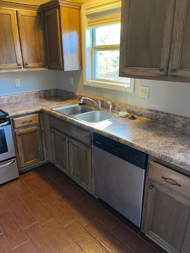 Building Photo - Country Living at it's best