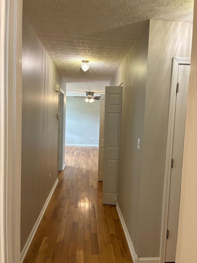 Building Photo - **NEW PRICE**   **New Paint**   **New Carpet**  Ready for YOU!!