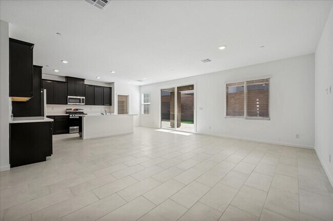 Building Photo - Beautiful New Home in Black Mountain Planned Community
