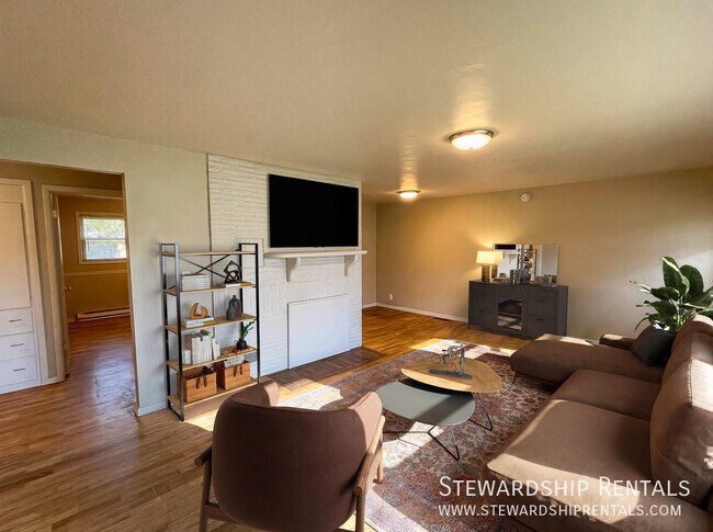 Building Photo - 2960 Alder St