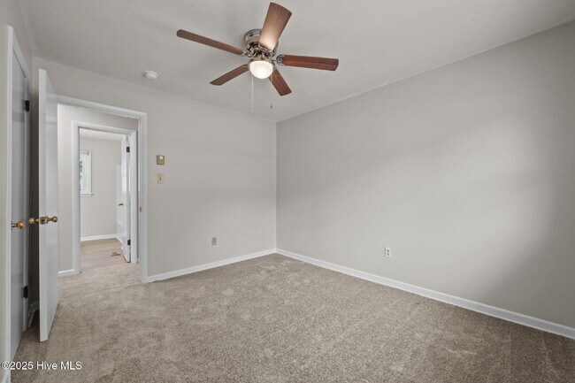 Building Photo - Nice 3 Bedroom Home -2503 Country Club Rd.