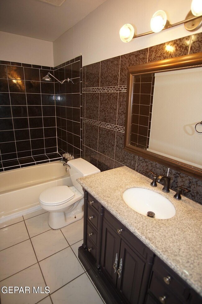 Building Photo - 4924 Winthrop Dr