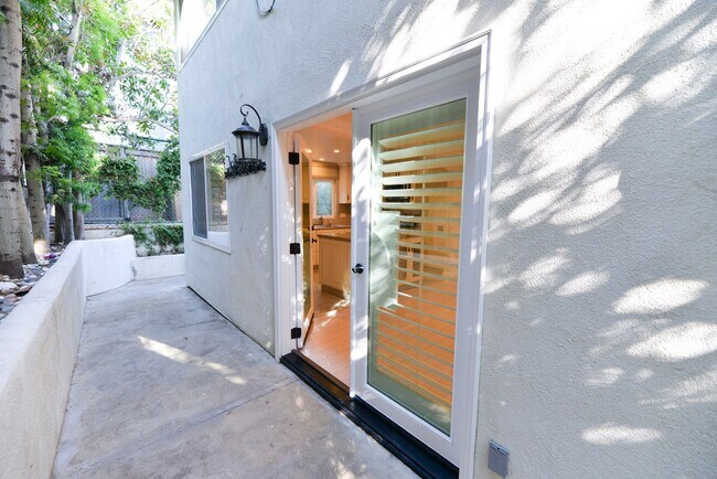 Building Photo - 242 W Mariposa