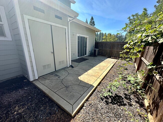 Building Photo - 215