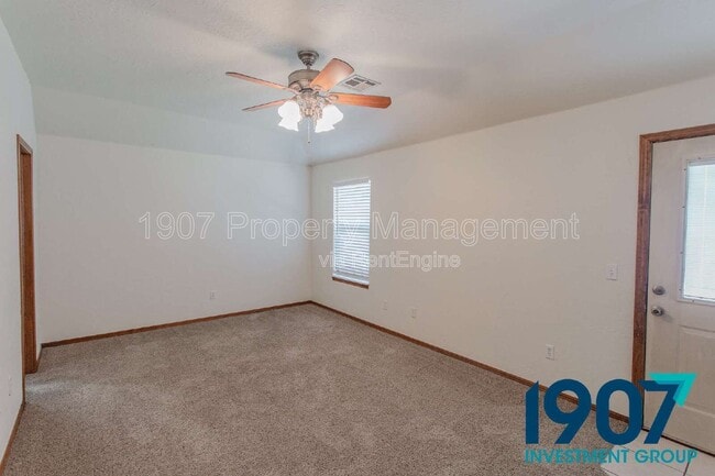 Building Photo - 923 SW 37th St