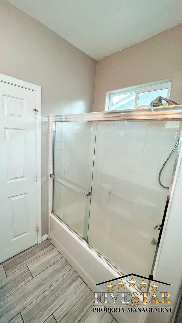 Building Photo - 5509 Baja Dr