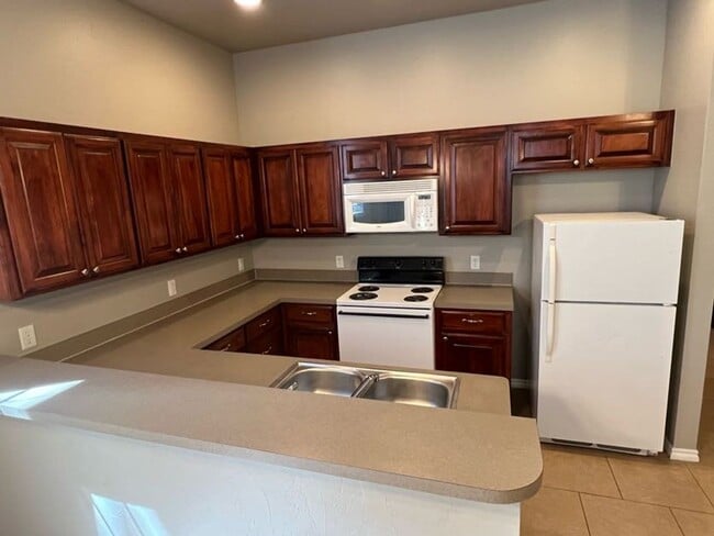 Building Photo - (3) Bed/(2.5) Bath Townhouse in Core Norma...