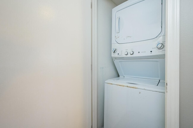 Building Photo - 9615 Adams Ave