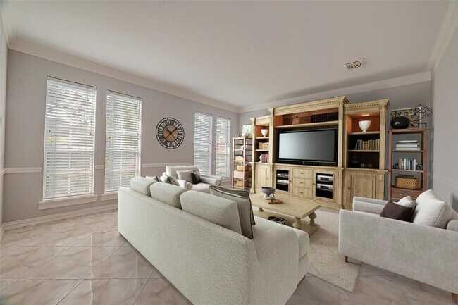 Building Photo - 2112 Limrick Dr