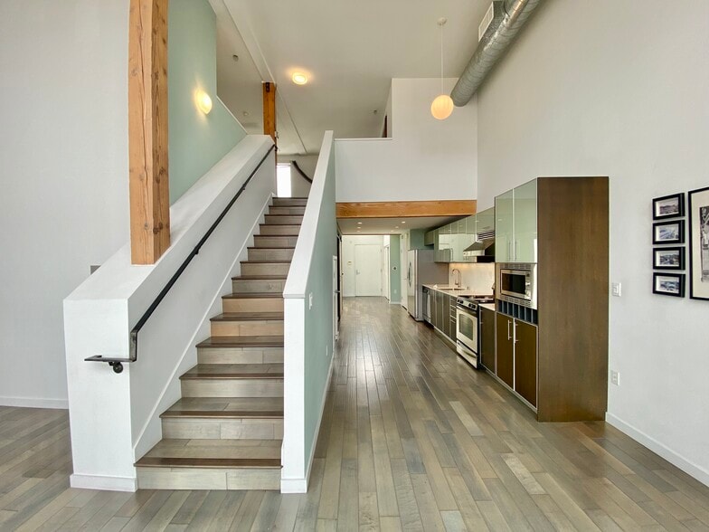 Building Photo - 4215 Glencoe Ave