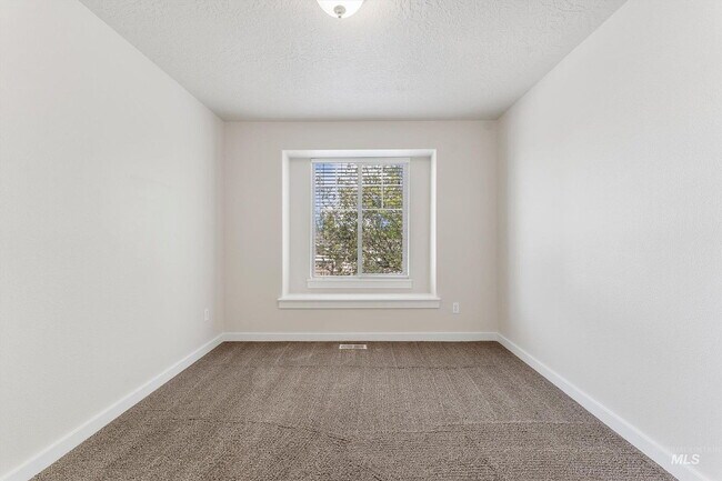 Building Photo - Single Family Home For Rent