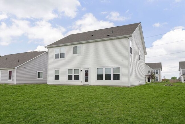 Building Photo - Awesome 5 Bedroom In Great McCordsville Lo...