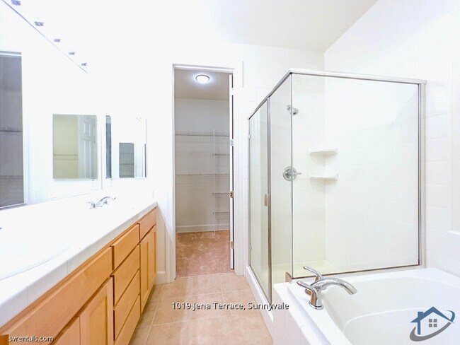 Building Photo - 1019 Jena Terrace