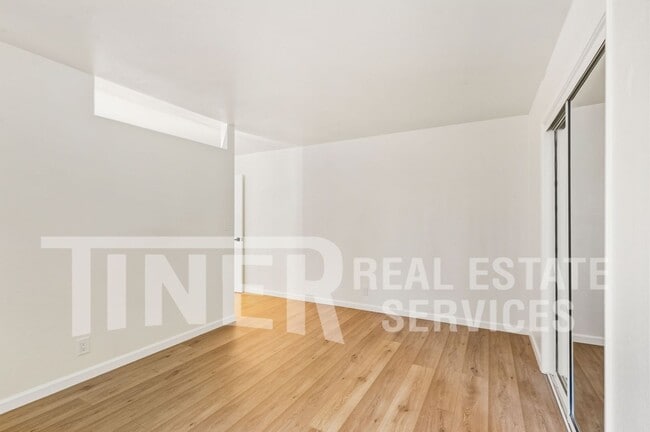 Building Photo - 7400 Mooncrest Way