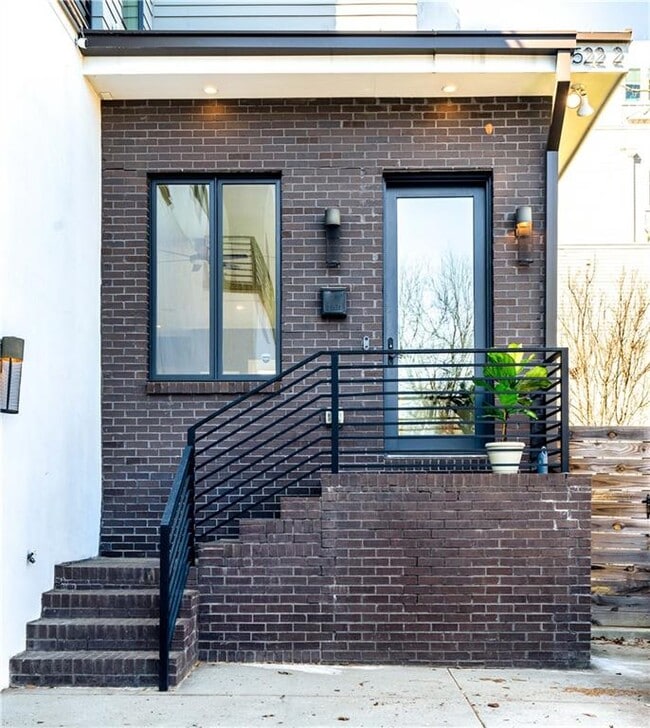 Building Photo - 522 Boulevard NE