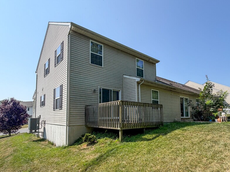 Building Photo - 271 Wildflower Dr