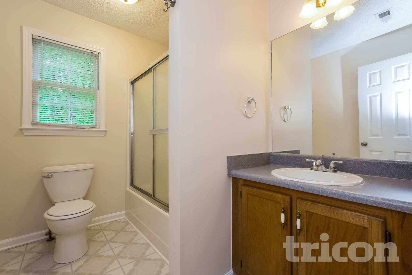 Building Photo - 321 Stratford Dr