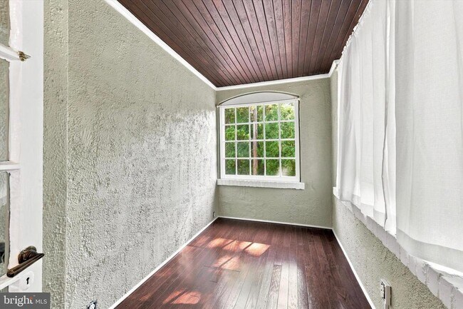 Building Photo - 490 Bancroft Rd