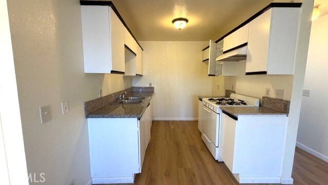 Building Photo - 6311 Aldama St