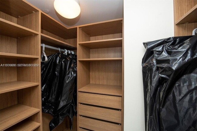 Building Photo - 1331 Brickell Bay Dr