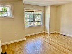 Building Photo - 152 Sycamore St