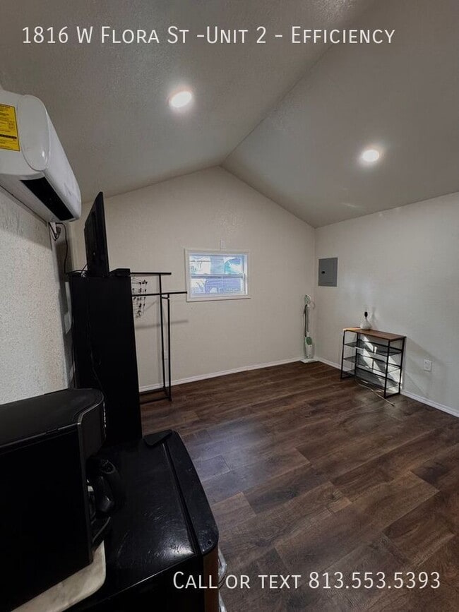 Building Photo - 1816 W Flora St