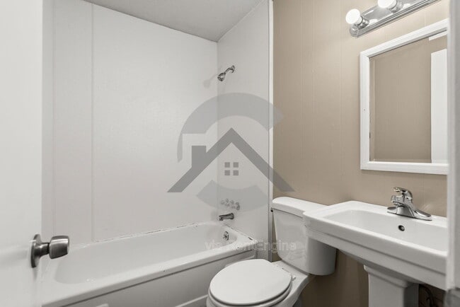 Building Photo - 2403 Broadview Ave