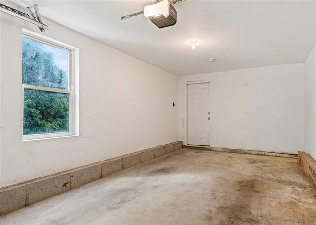 Building Photo - 24 Smith St