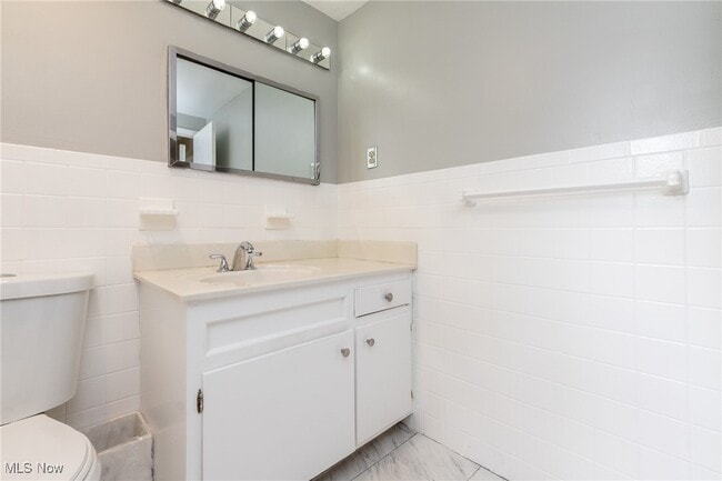 Building Photo - 25035 Penshurst Dr