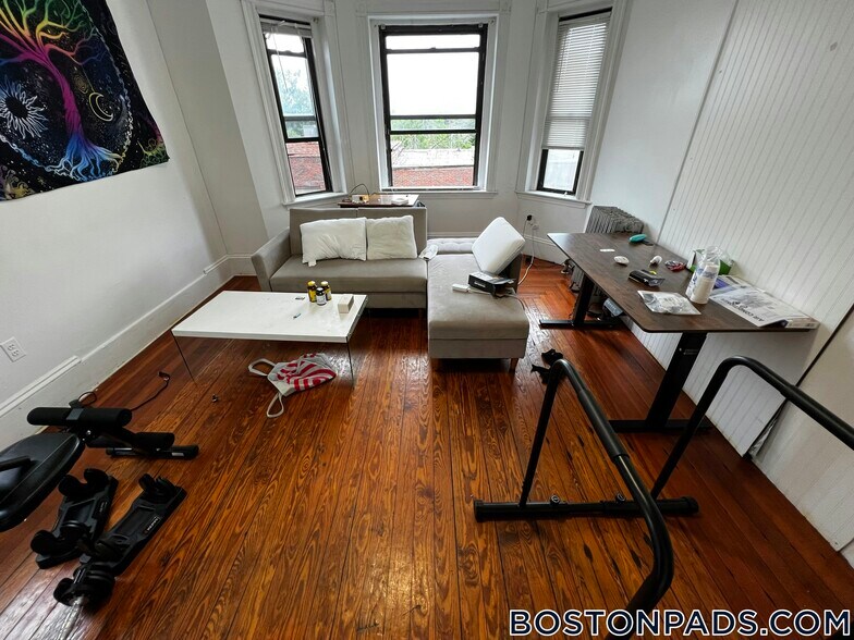 Building Photo - 4.5 Centre St