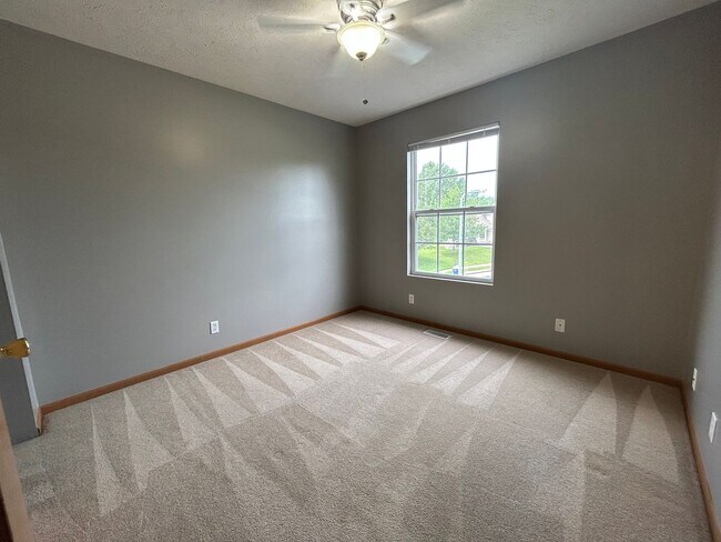 Building Photo - Home For Rent Bellevue.