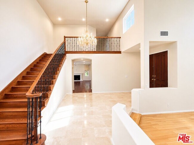 Building Photo - 7371 Westcliff Dr