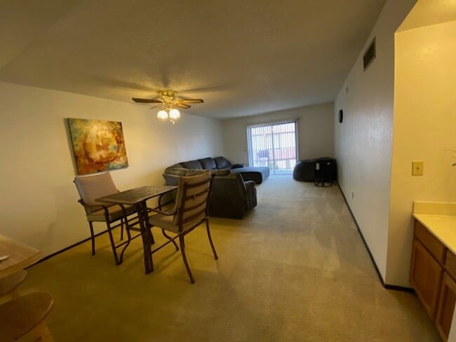 Building Photo - QUAINT, CUTE, 2BR CONDO; Covered Parking; ...