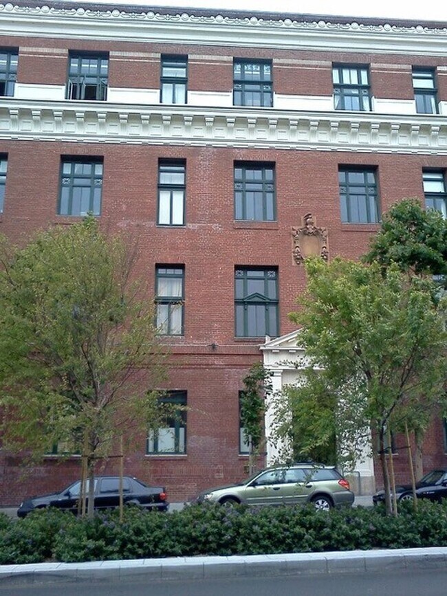 Building Photo - 95 McCoppin St