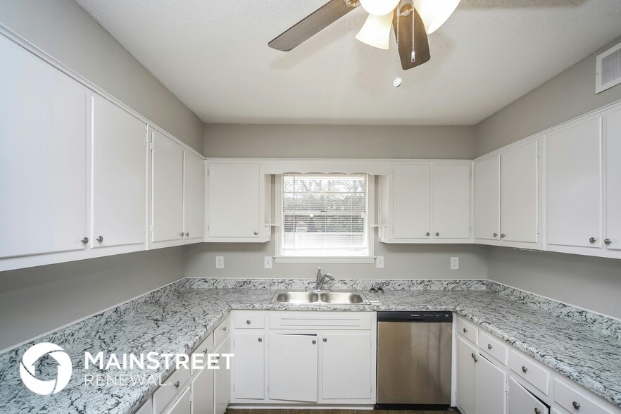 Building Photo - 8553 Chesterfield Dr