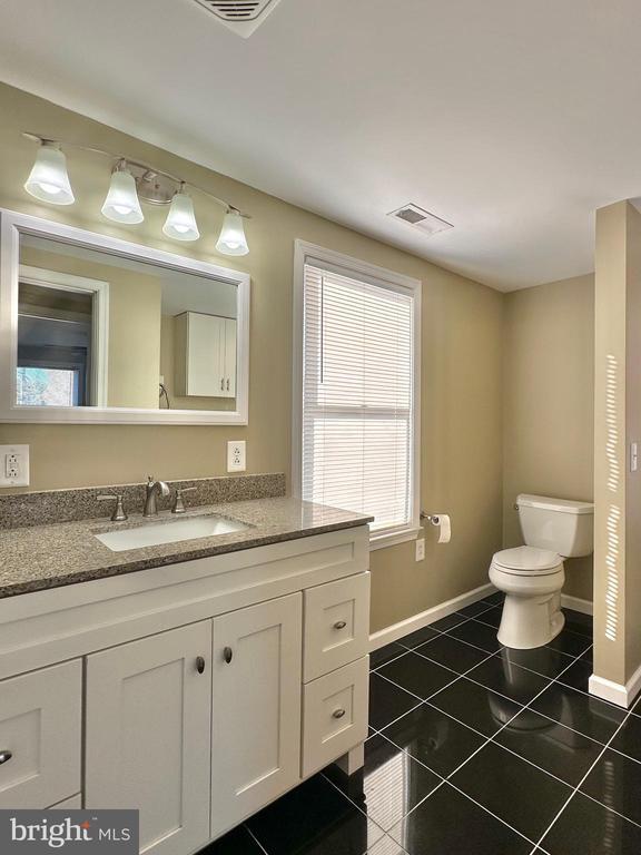 Building Photo - 10350 N Claiborne Rd