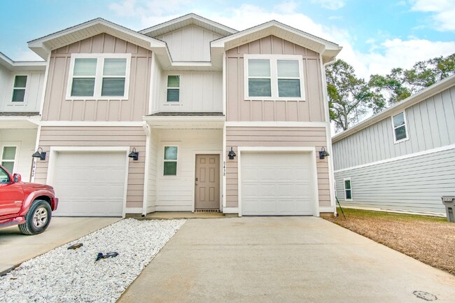 Building Photo - New construction townhome in NE Pensacola!