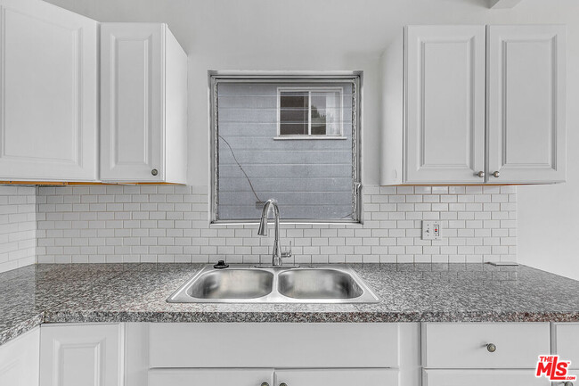 Building Photo - 1800 N Harvard Blvd