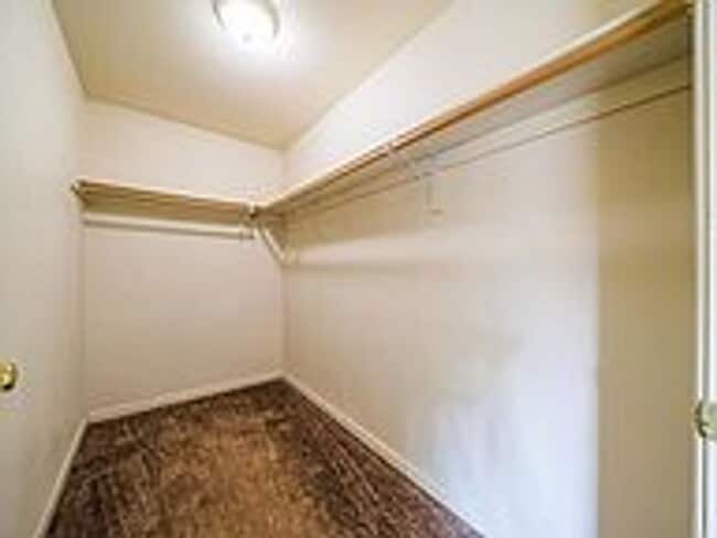 Building Photo - Cute 3 bedroom/2 bath downtown home!