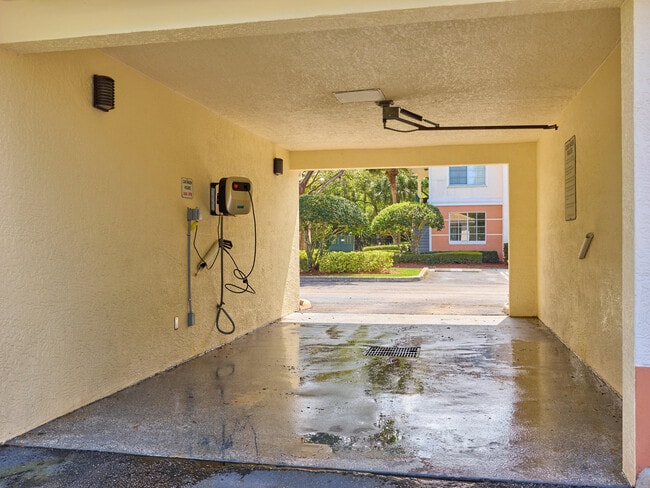 Building Photo - 9112 Myrtlewood Cir W