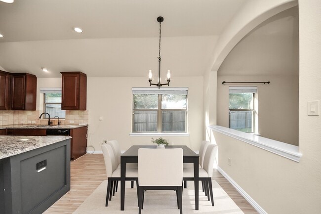 Building Photo - 7503 Amber Village Cir