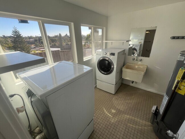 Building Photo - 705 Grapevine Rd