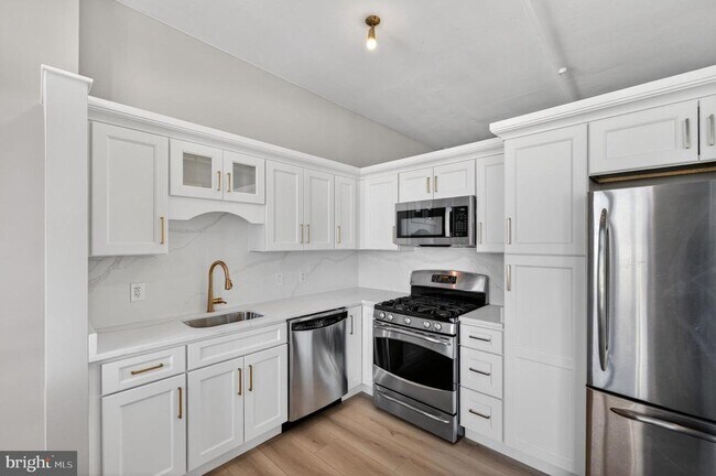 Building Photo - 811 4th St NW