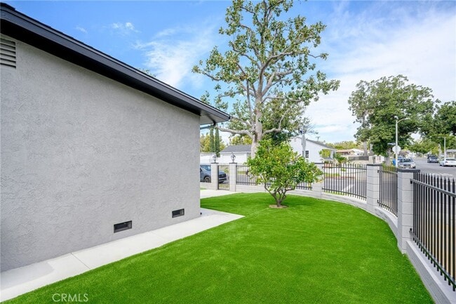 Building Photo - 13950 Stagg St