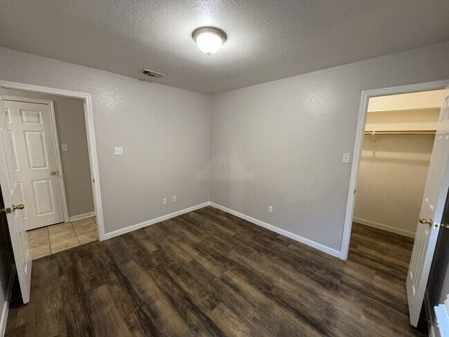 Building Photo - 3604 Dustin Ct