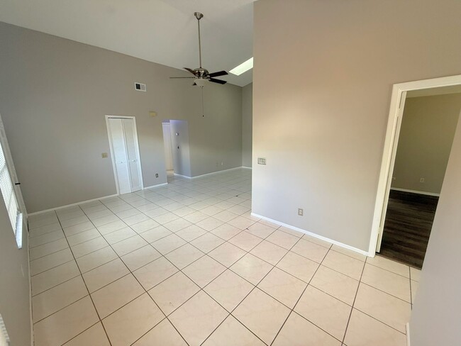 Building Photo - 2453 E Illiana St