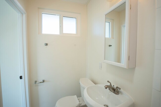 Building Photo - 825 W 167th St