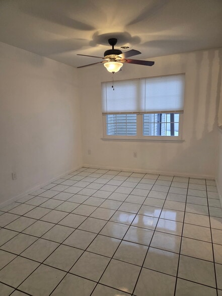 Building Photo - 104 Laurel Ct