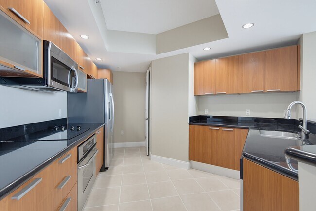 Building Photo - 241 Riverside Dr